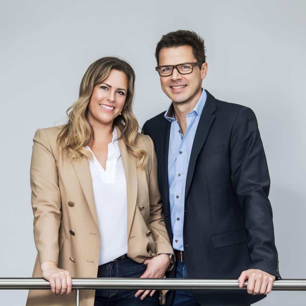 Geschäftsführer Stephan Braun lächelt mit seiner Ehefrau Martina in die Kamera